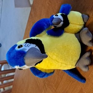 Adventure planet macaw & baby